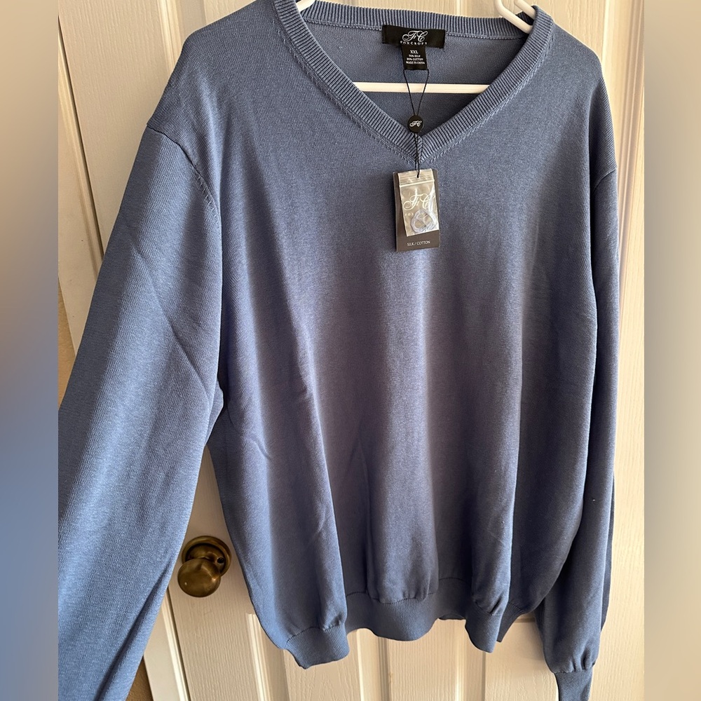 NWT FoxCroft Blue VNeck Men’s Sweater
Size XXL - Picture 4 of 4